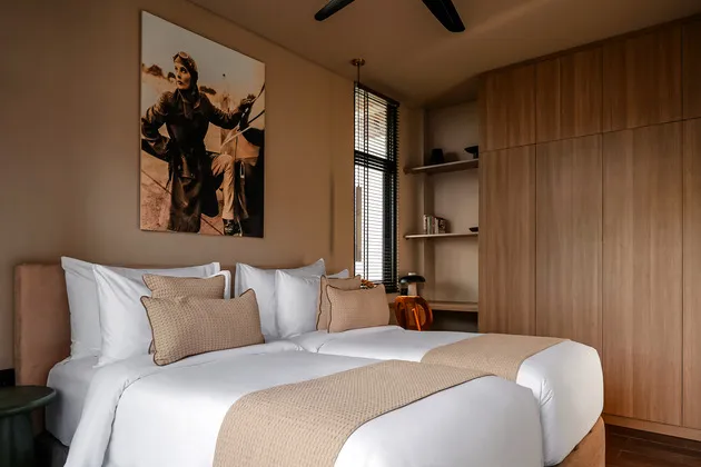 Deluxe Suite AVIATOR HOTEL — image 3