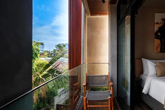 Deluxe Suite AVIATOR HOTEL — image 2