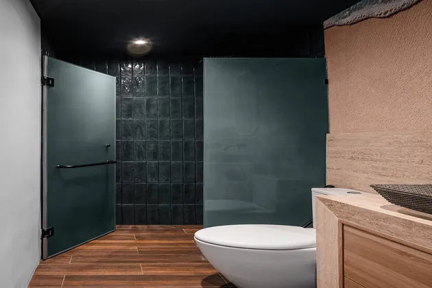 Deluxe Suite AVIATOR HOTEL — image 1