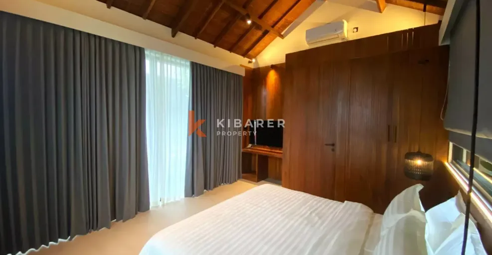 Modern Tropical 3BR Villa with Private Enclosure in Batu Bolong YRV4580 — image 2