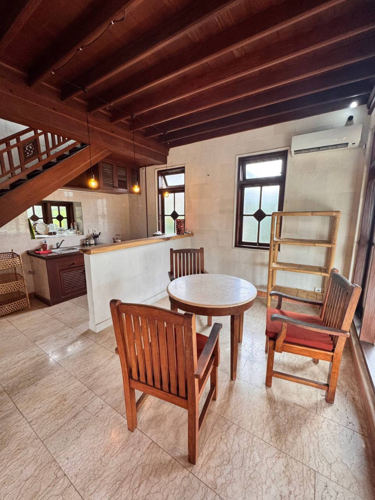 Spacious Two-Story Villa with a Stunning Jungle & Cliff View — Ubud