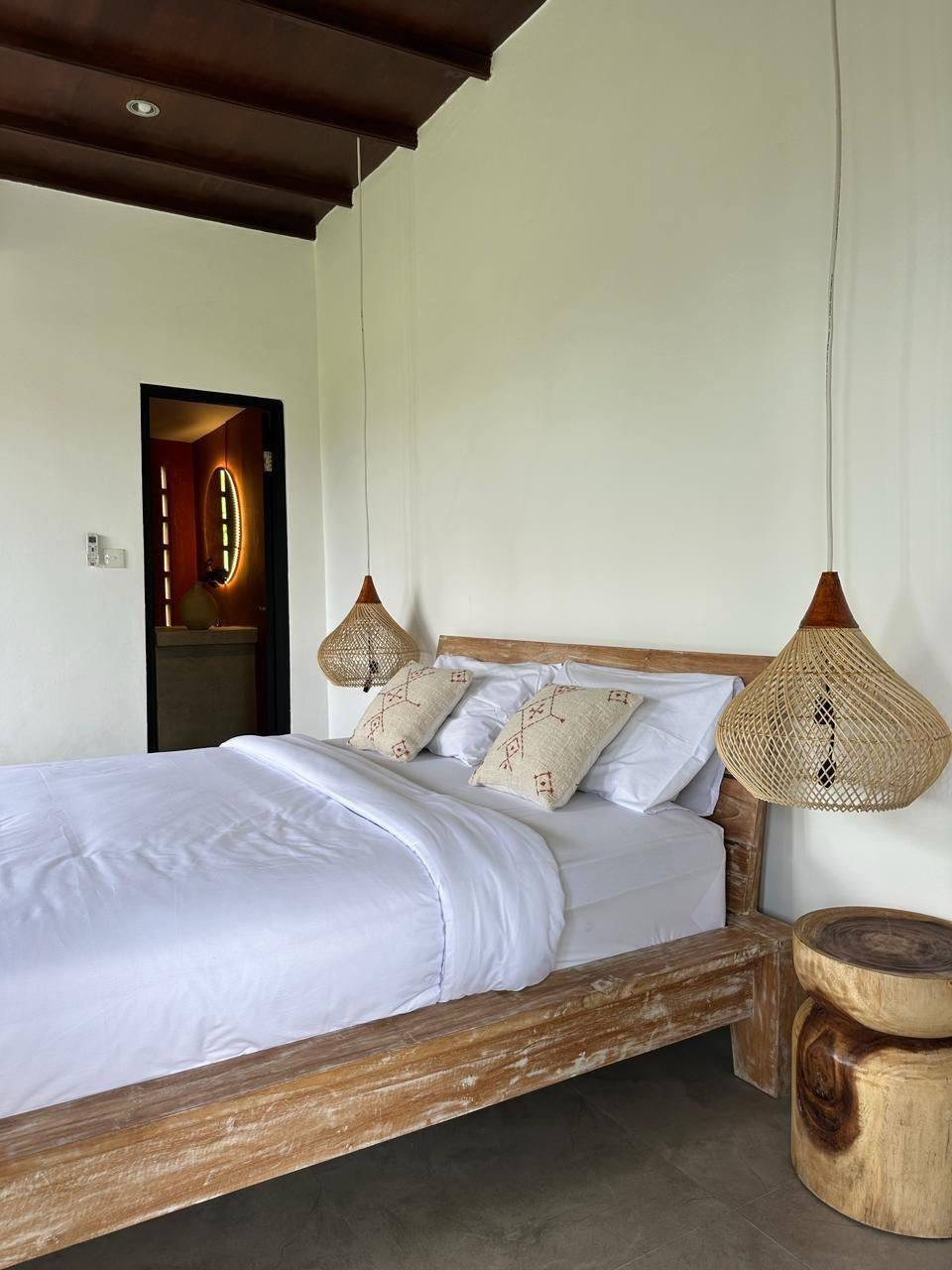 Designer 3-Bedroom Villa with Pool and Garden in Kemenuh Ubud — image 1