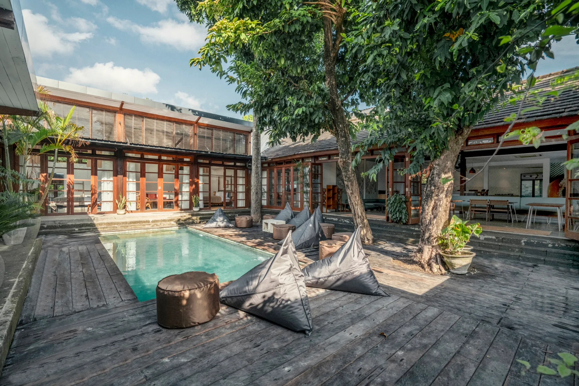 Spacious Cozy Room in Batu Belig | coworking space — image 4