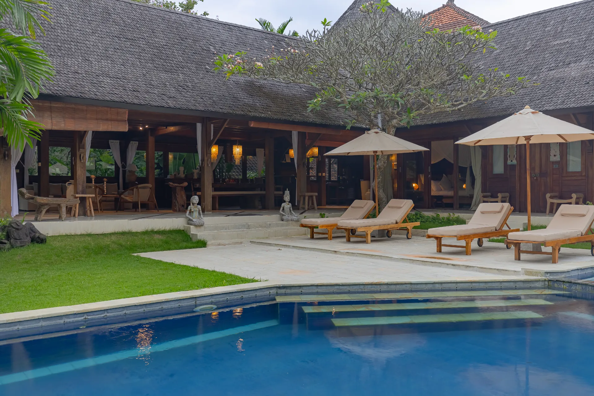 Sungai - 4BR Luxury Berawa Beach Villa | Free Breakfast
