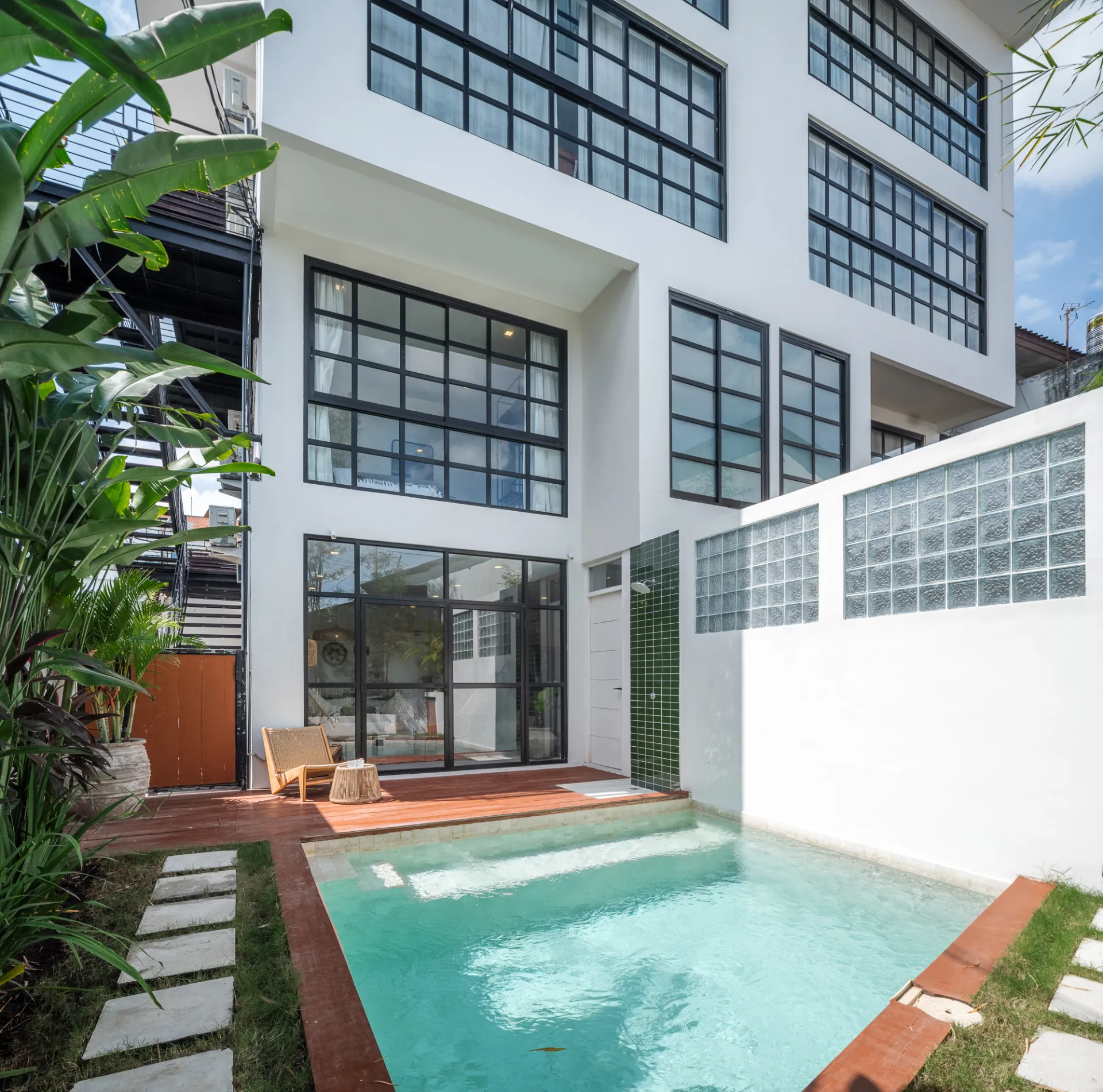 NYC loft Style Pool Villa in Berawa Canggu