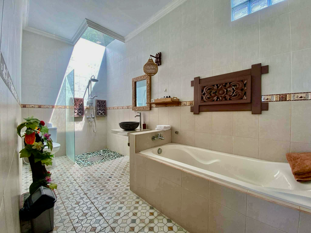 Stunning 2-Bedroom Villa with Rice Field Views — image 3
