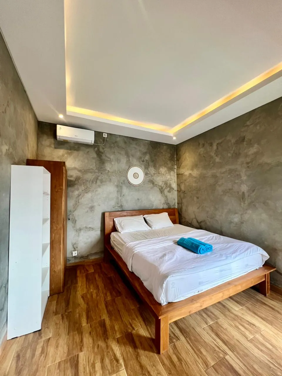 2BR VILLA BERAWA — image 1