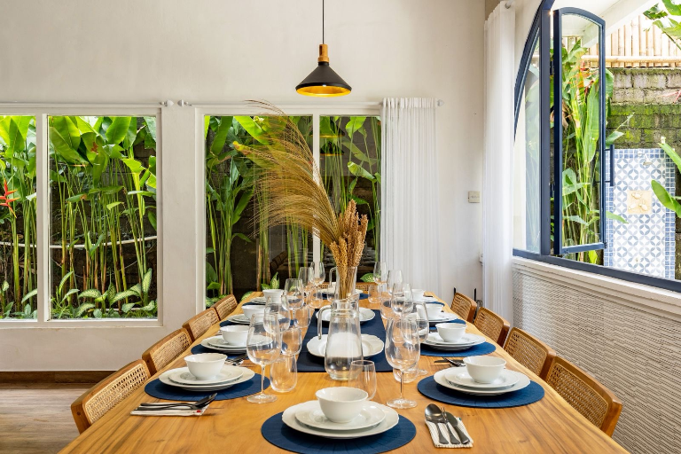 4BD Newly Renovated Dream Villa LaFamilia — image 3