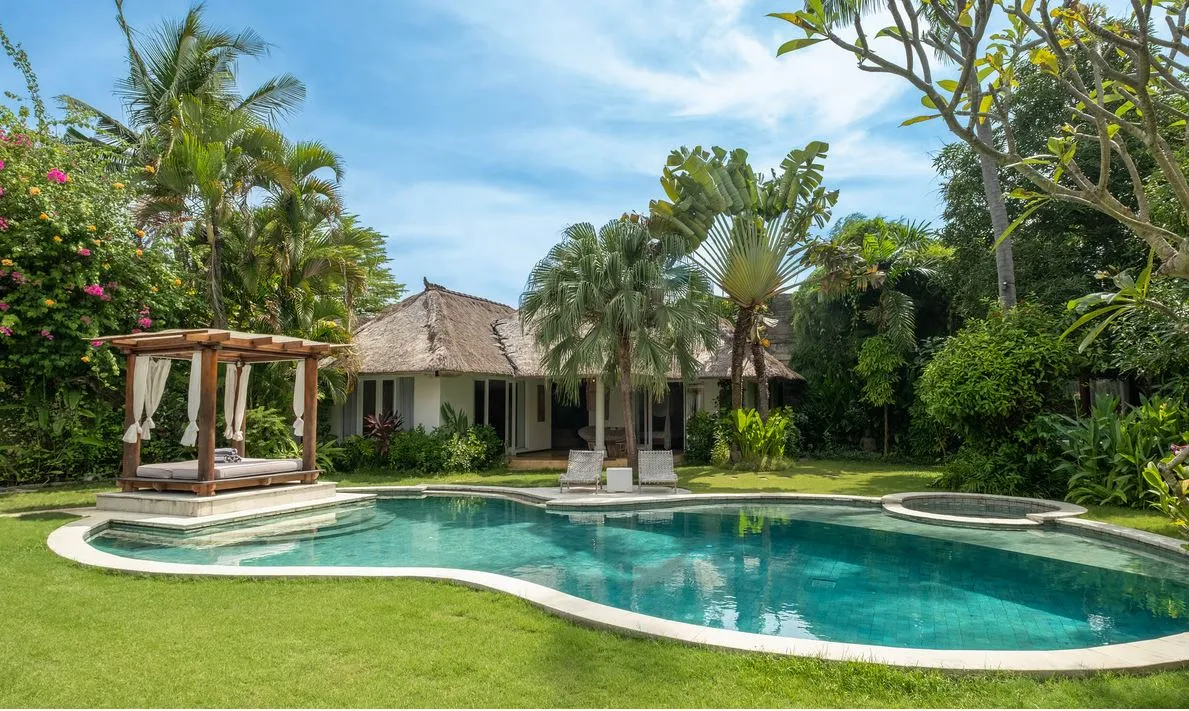 Bali Tropical Living in the Heart of Seminyak — image 1