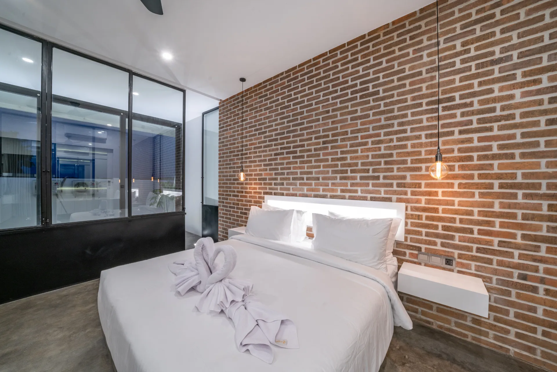 Loft Ludo : Superb 1BR luxury loft in Great Location — image 4