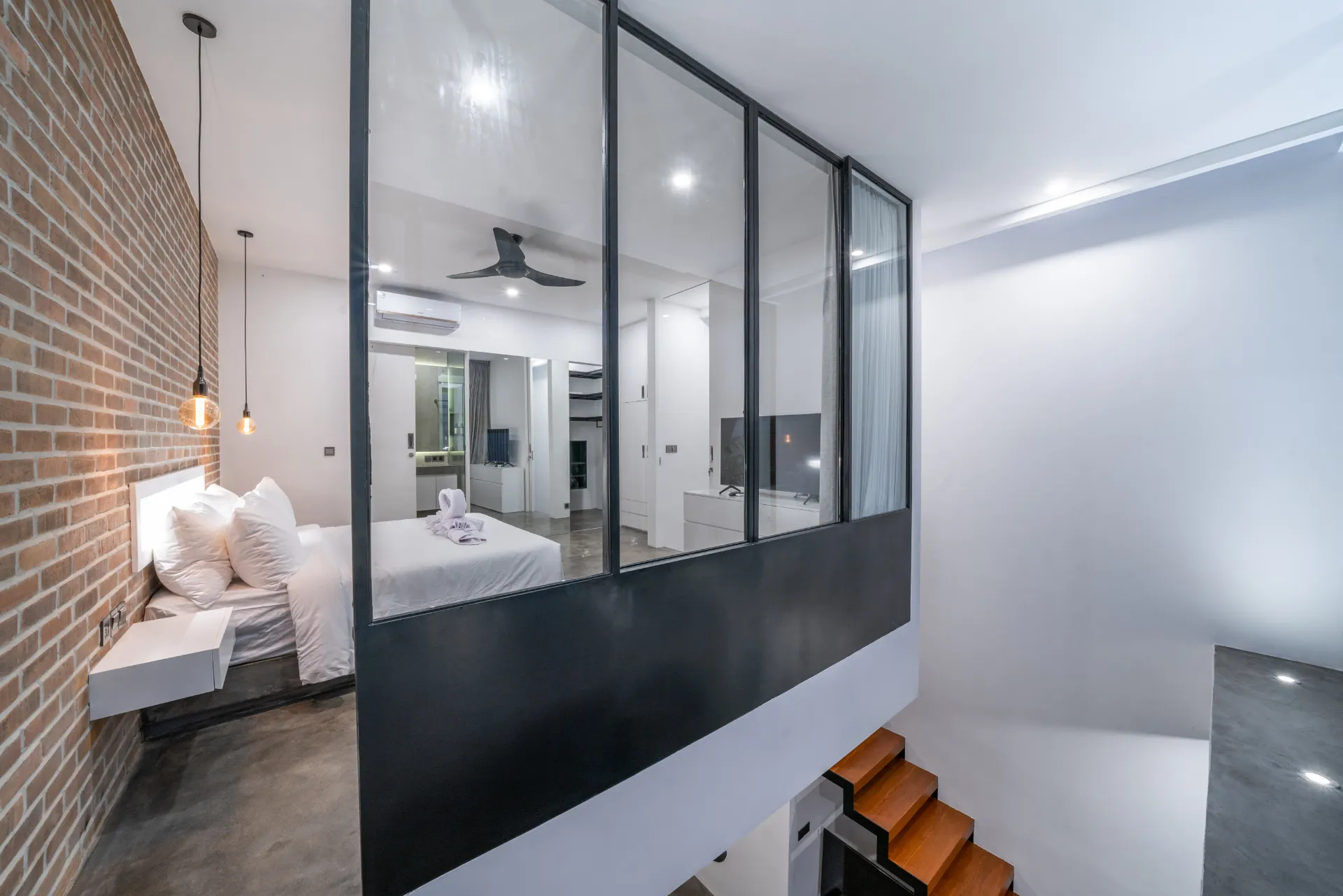 Loft Ludo : Superb 1BR luxury loft in Great Location — image 3