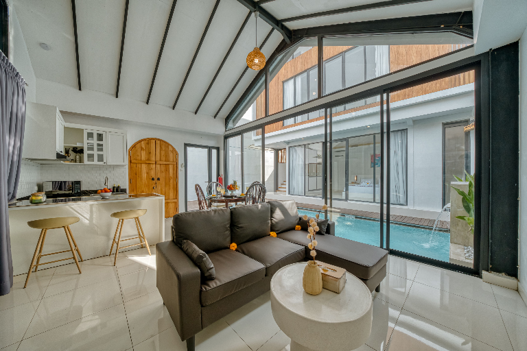 Contemporary 2bd Villa with Pool Near Nuanu & Luna — image 1