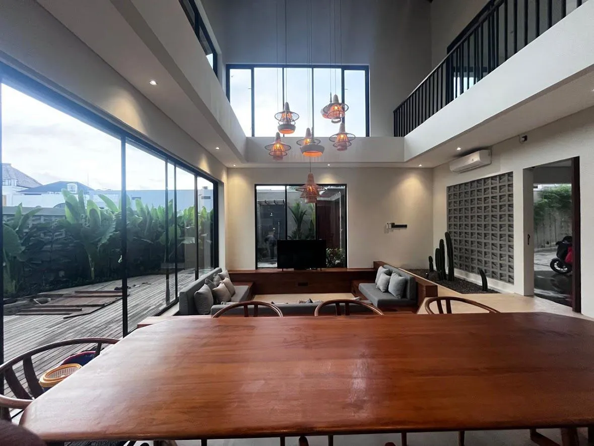 LUXURY MODERN VILLA — BATU BOLONG CANGGU — image 3