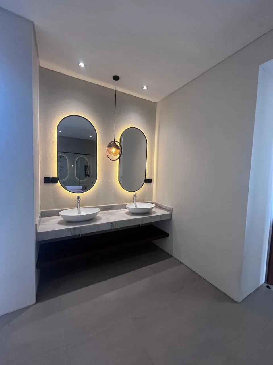 LUXURY MODERN VILLA — BATU BOLONG CANGGU — image 2