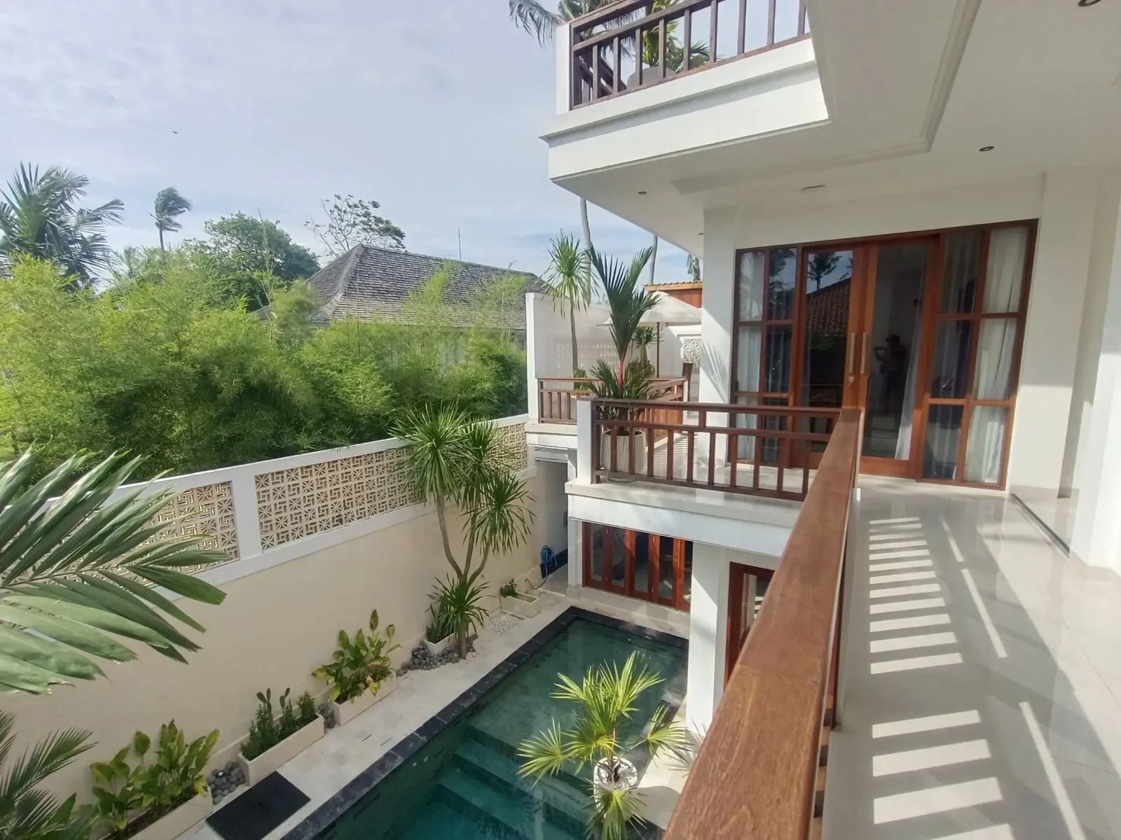 3 BR VILLA IN SESEH WITH OCEAN VIEW ROOFTOP — image 2