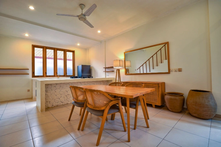 Fresh renovated 3-bedroom villa in the center of Canggu close to Samadi Market — image 4
