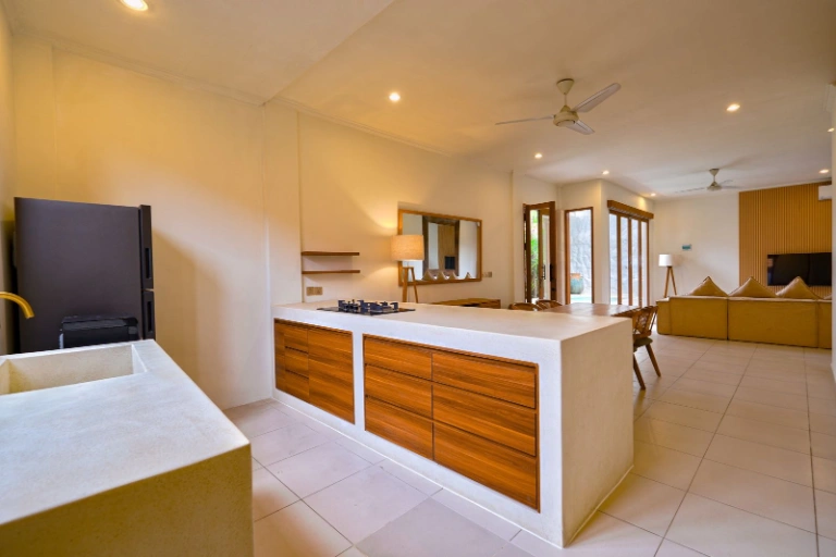 Fresh renovated 3-bedroom villa in the center of Canggu close to Samadi Market — image 3