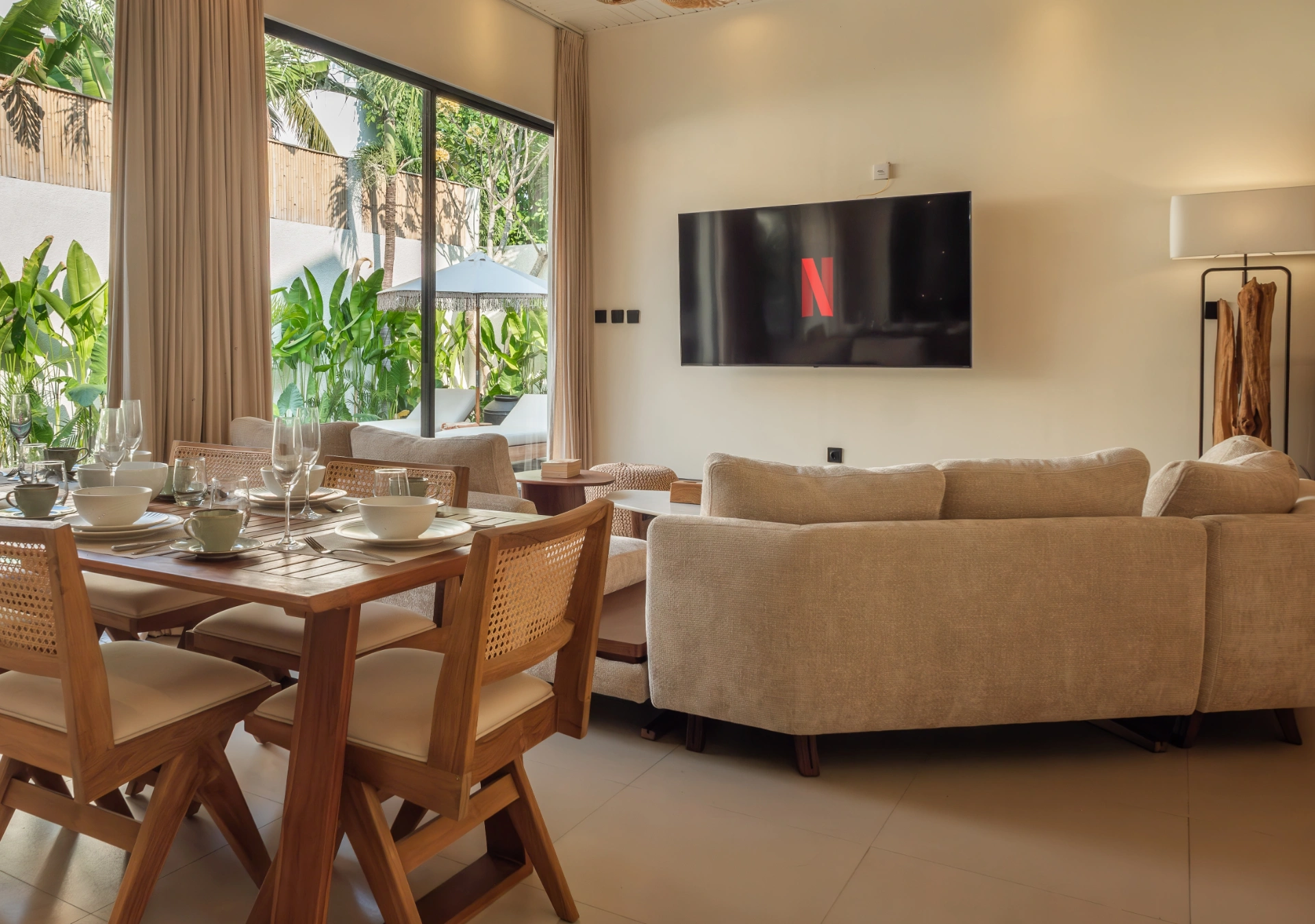 Luxury Tropical Modern 3BR Villa in Canggu — image 3