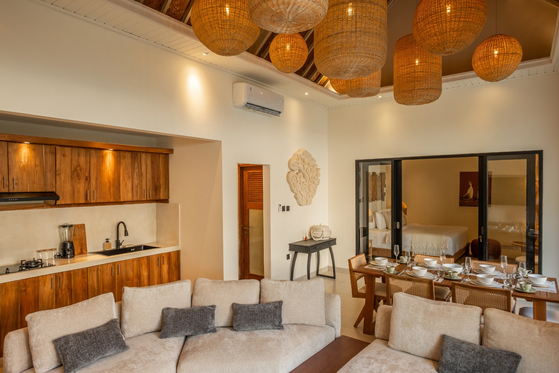 Luxury Tropical Modern 3BR Villa in Canggu — image 4
