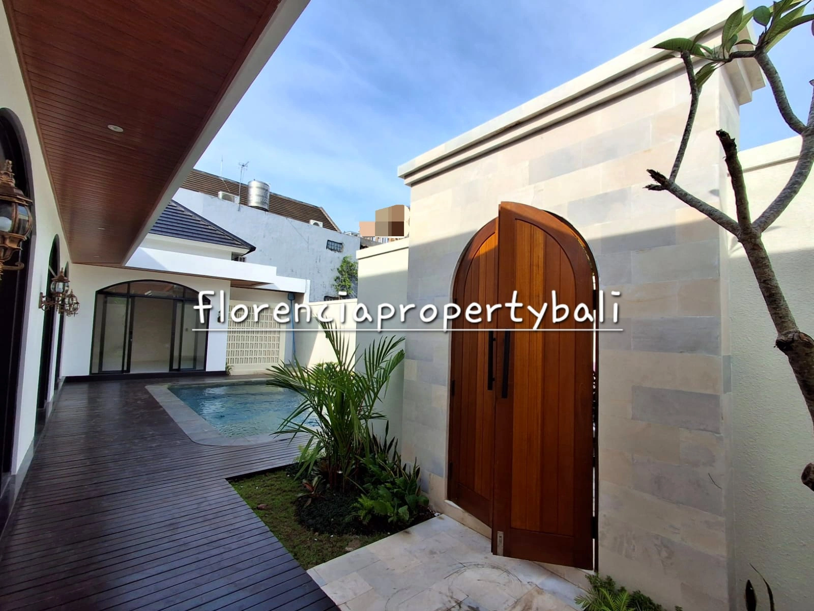 (FW007KE-Y) Kerobokan Villa – Your Lovely Tropical Home in Raya Semer