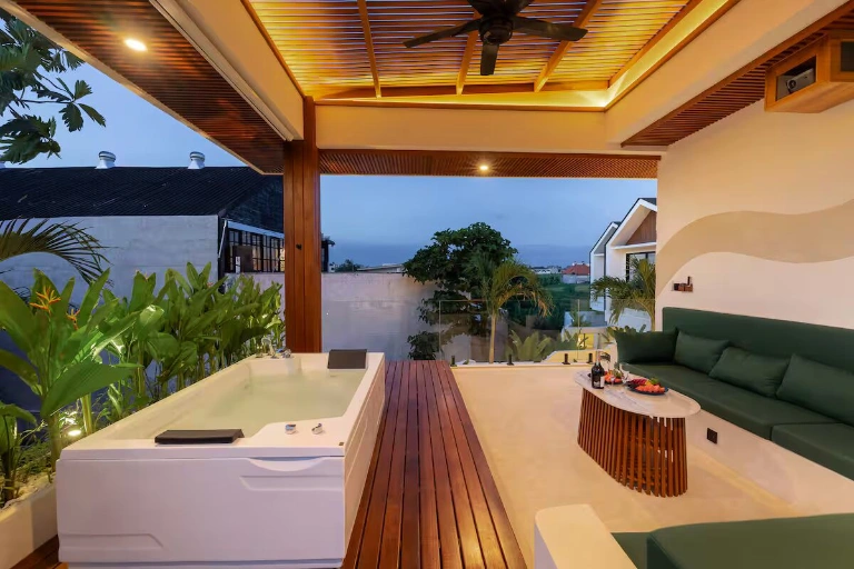 Cinema & Jacuzzi! Brand New 4BR Luxury Villa 600m from Seseh Beach - AF551