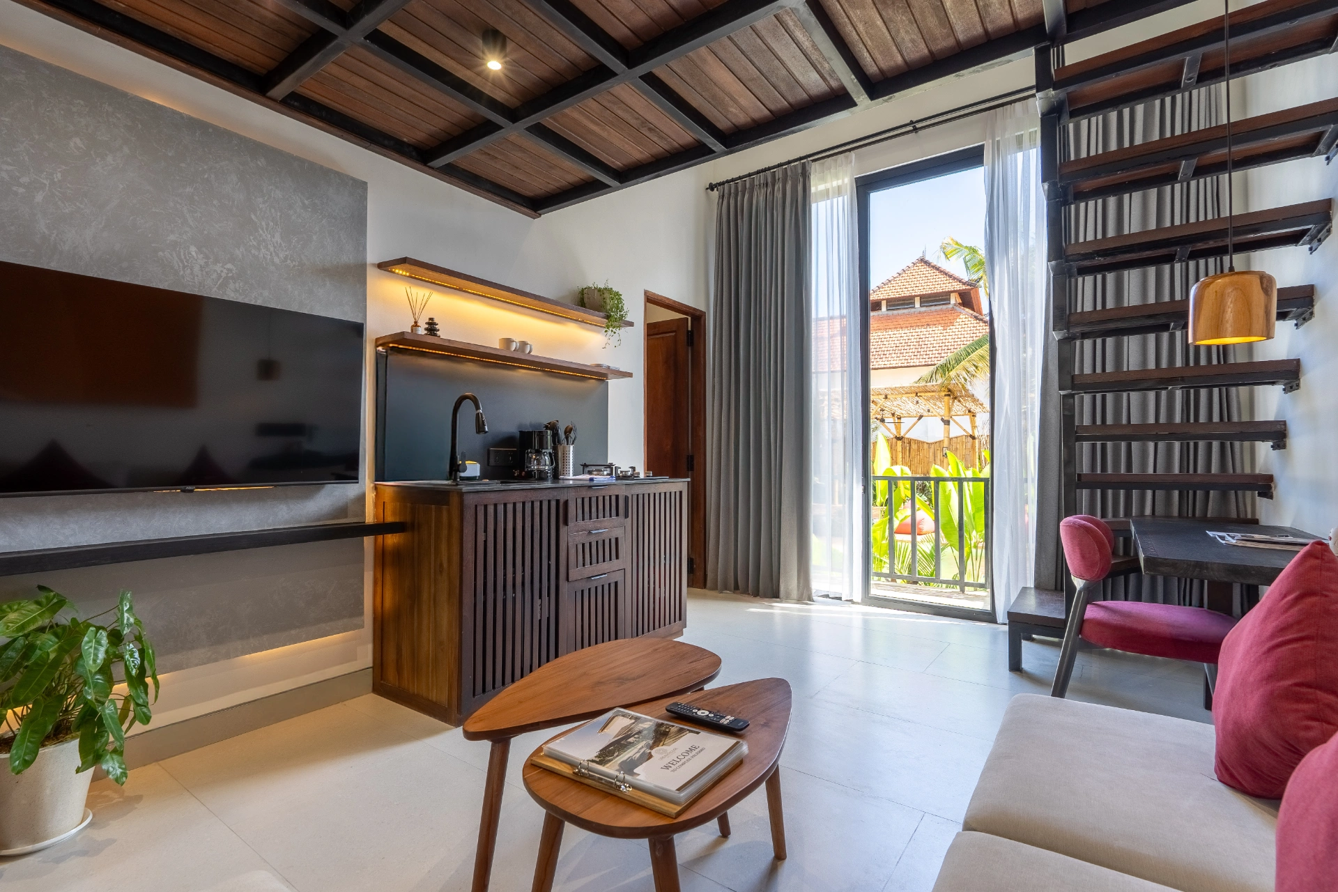 Palermo Luxury - 1BR Ubud Lofts: Poolside Garden & Near Cafés