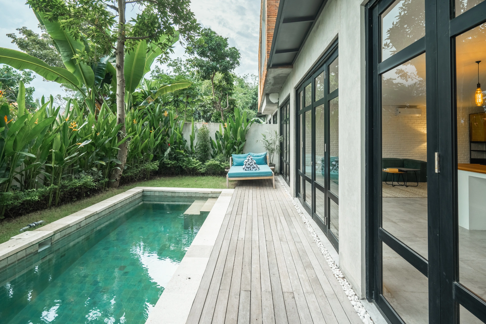 Spacious Modern Umalas Family Pool Villa Canggu — image 2