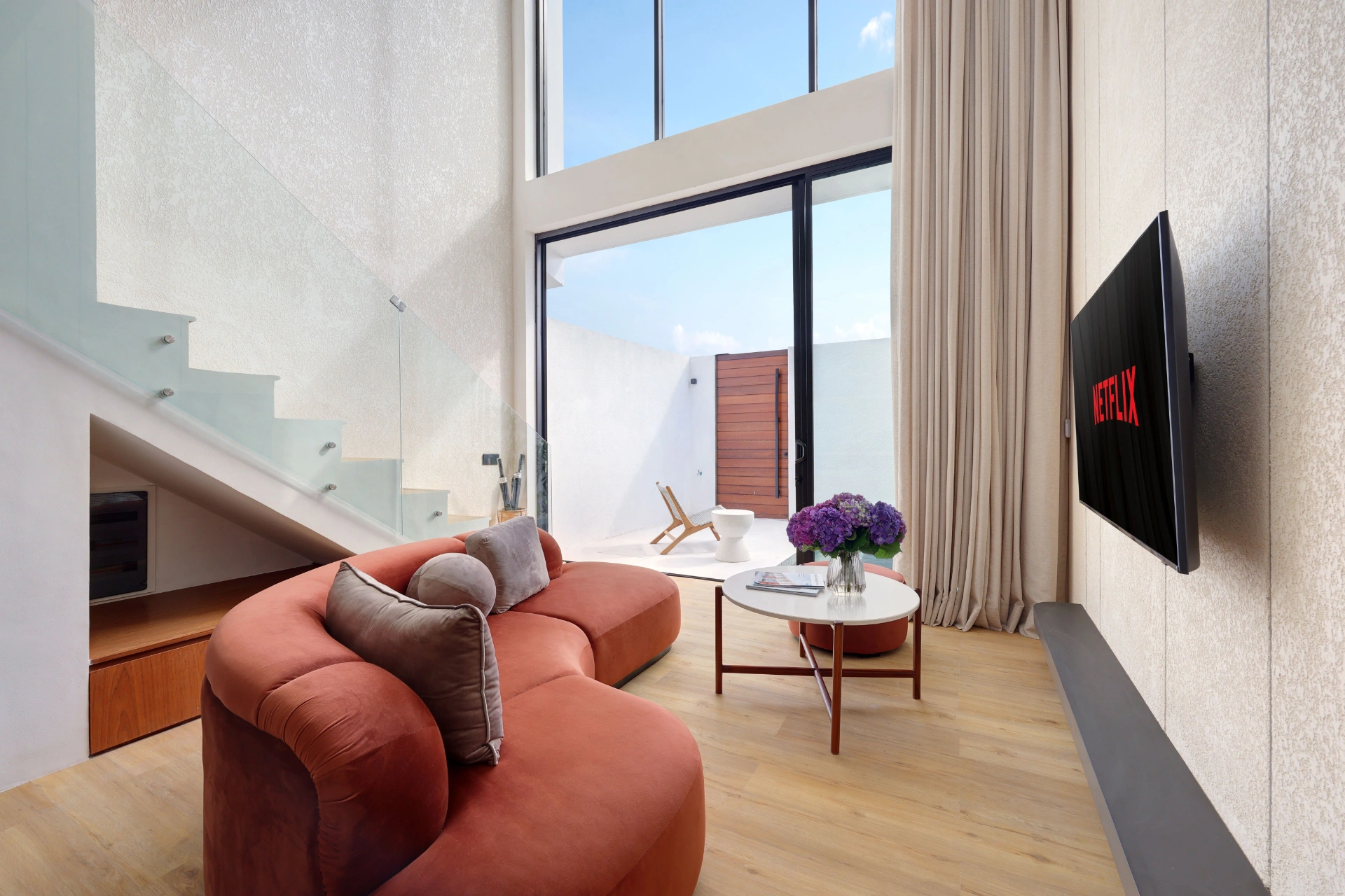 Modern Oasis II Villa Canggu 2BR / 1min to Body Factory / Workspace area — image 2