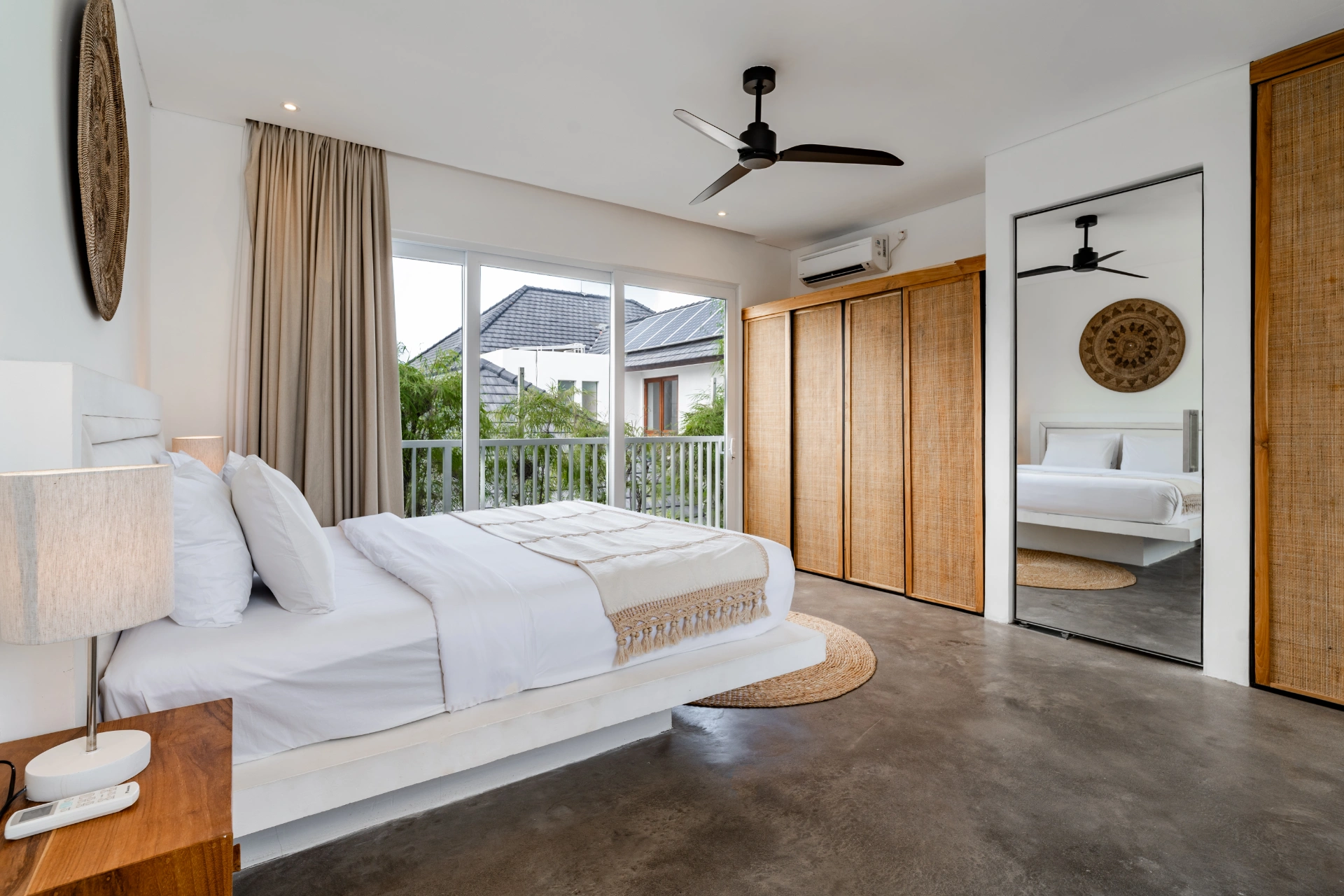 Beach Bliss Retreat : Stylish Modern 3BR Villa in Canggu