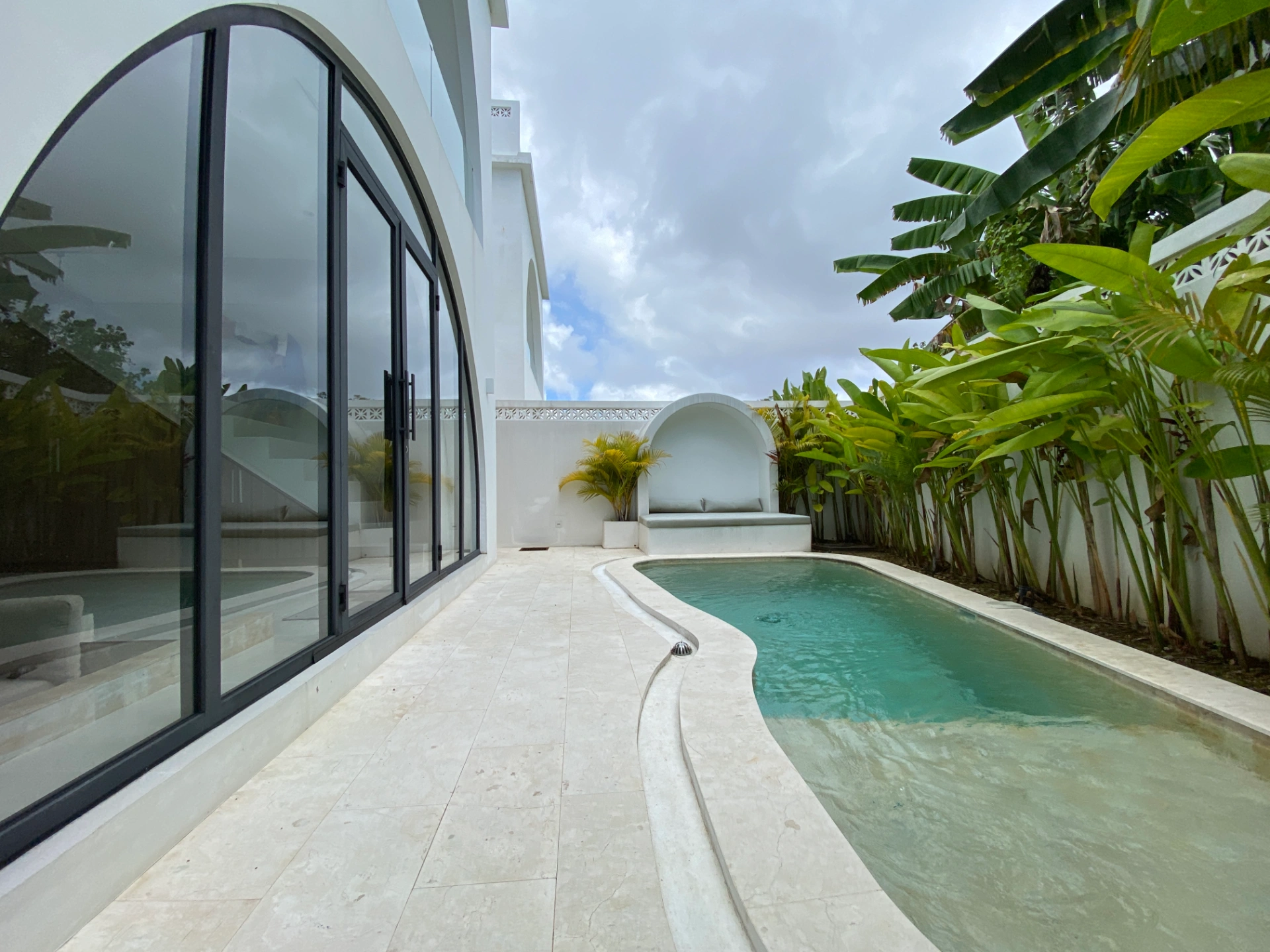 Luxury 1BR - Seseh - No Mold No Constructions No Noisy roads — image 2