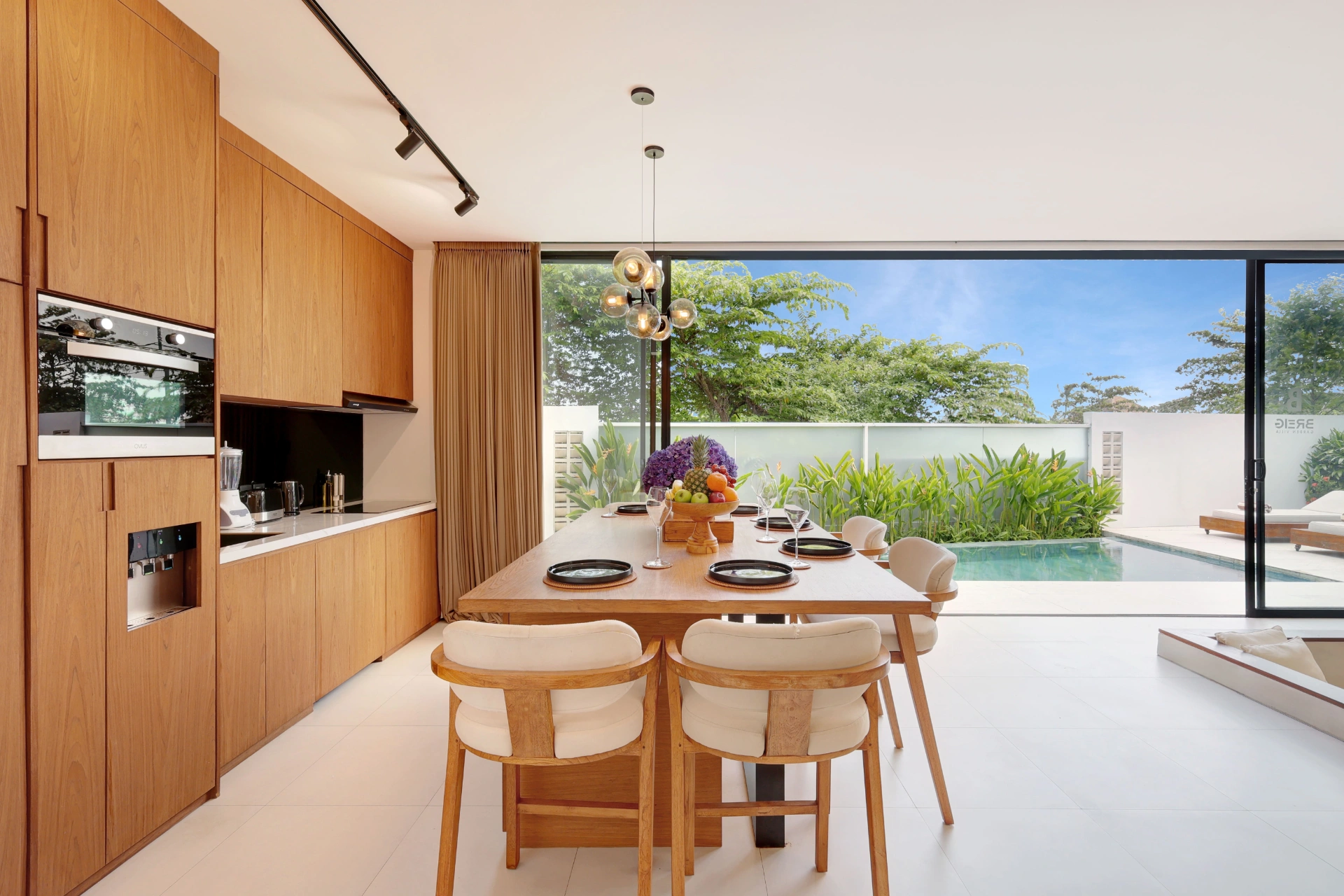 3BR Garden Villa I Pererenan / Rooftop with oceanview / 3mins walk Lima beach — image 3