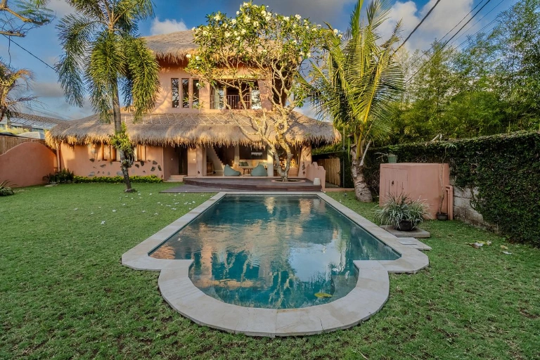 4BR VILLA FOR RENT AT UMALAS | IP 884