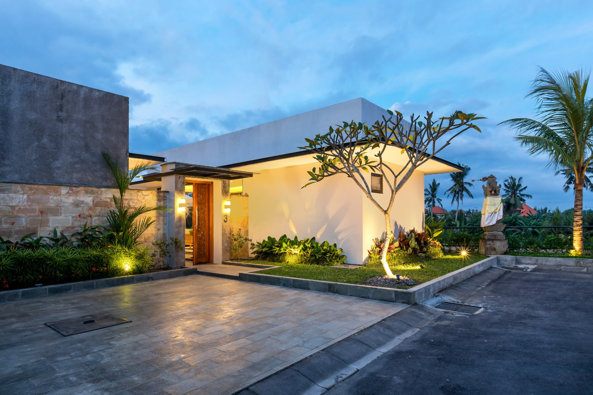 Villa Selikur 3BR - Relaxed Ubud Lifestyle: 3BR Monthly Villa in Kemenuh — image 1