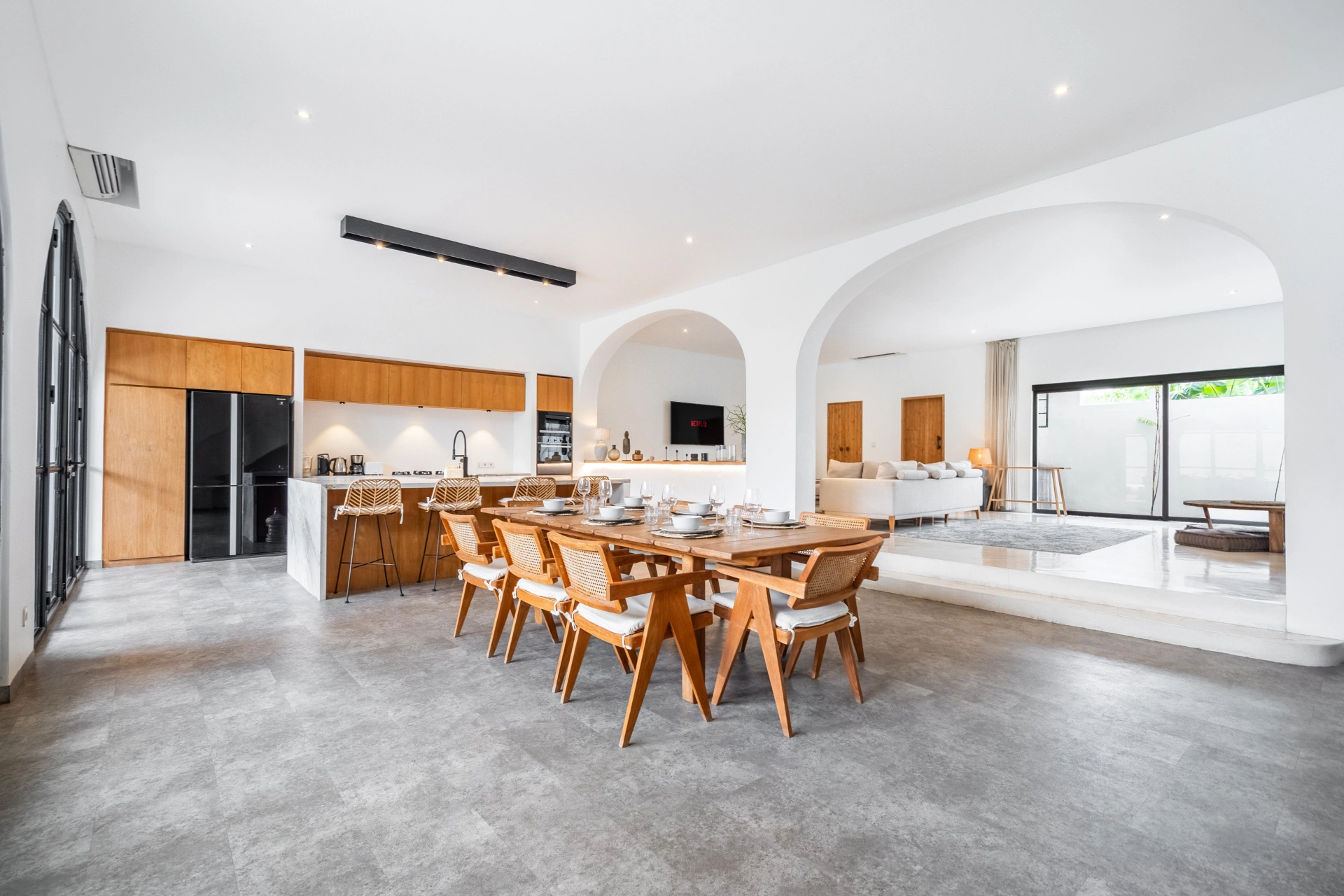 BIANCA - Luxe 4BR Canggu | Pool Near Berawa Beach — image 1