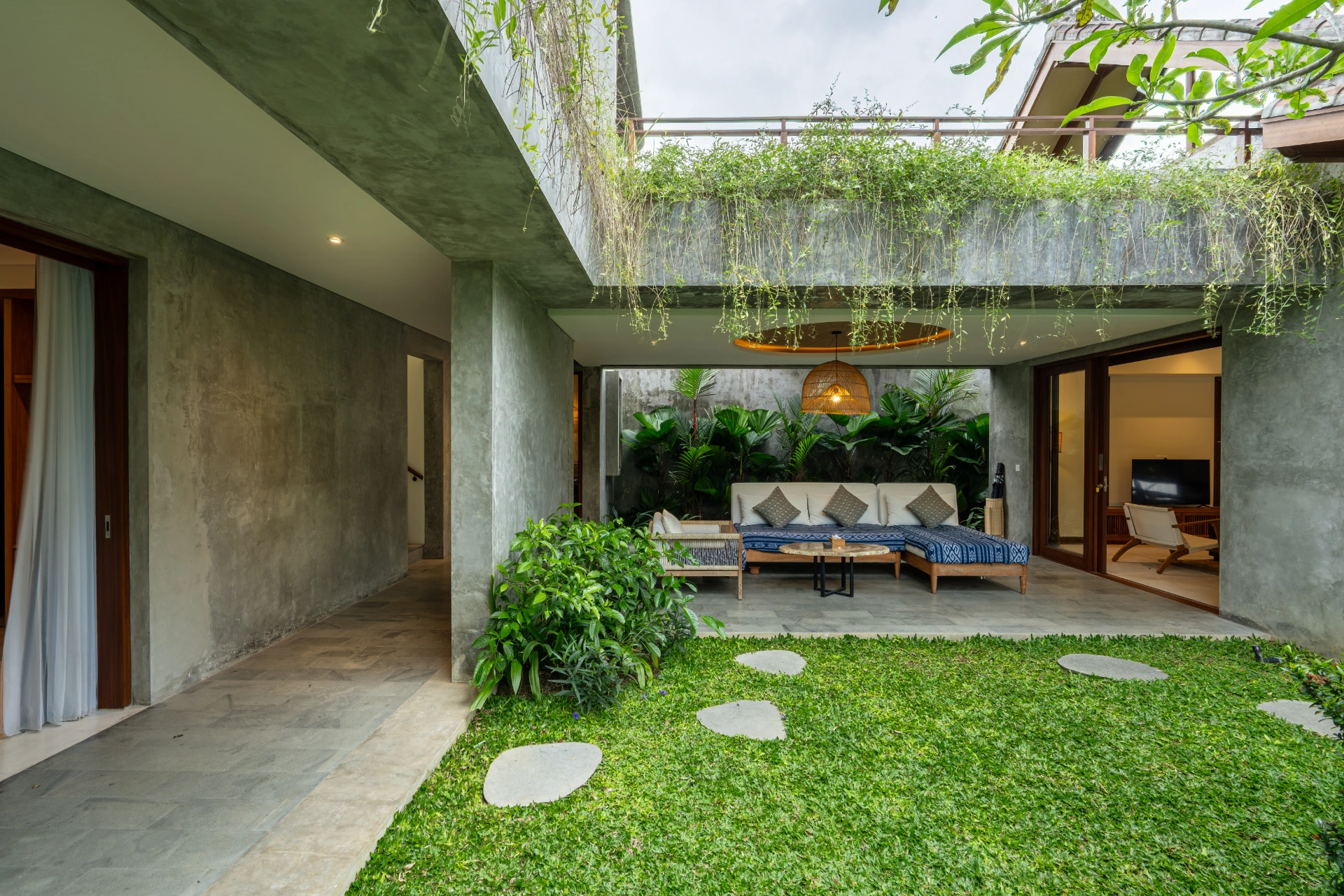 Just Residence - 3BR Beautiful Villa | Work-Space & Nature View — image 4