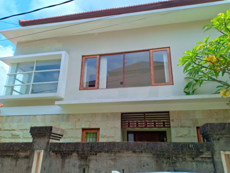 Cozy 4-Bedroom Villa House in Strategic Kerobokan Location