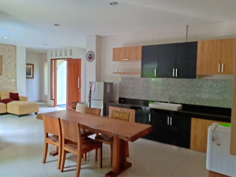 Cozy 4-Bedroom Villa House in Strategic Kerobokan Location — image 3