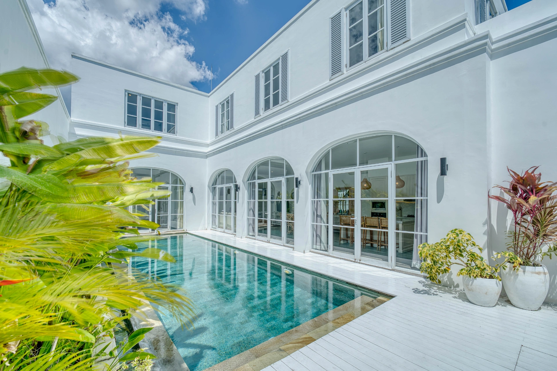 Colonial-Style 3BR - Walking Distance to the Beach