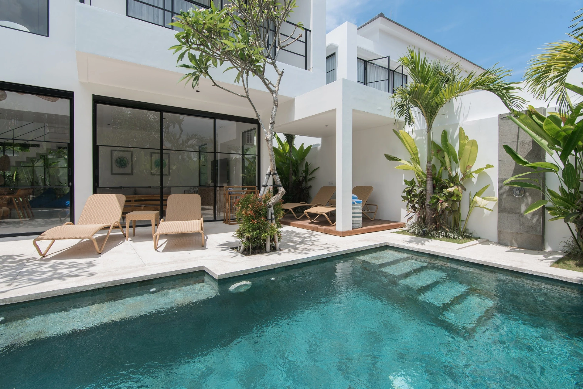 4 Bedroom Villa in Bumbak IDR 75 Million / Month +62 821 2222 0001 — image 2