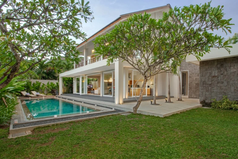 4 BEDROOM VILLA IN BERAWA IDR 50 MILL/MONTH +62 821 2222 0001