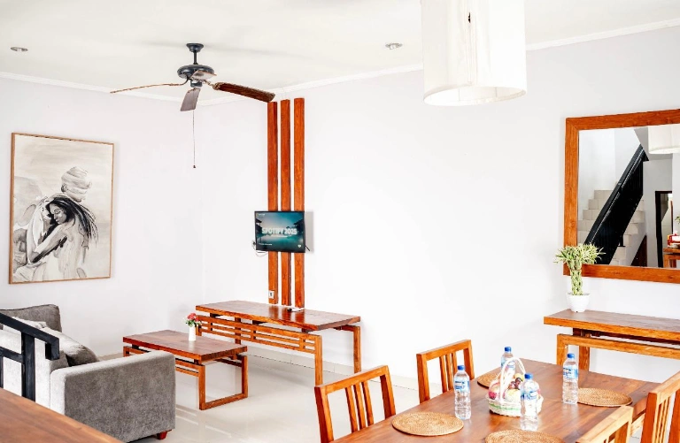 DO 498 - FOR RENT MODERN MINIMALISH VILLA ONE GATE SYSTEM KEROBOKAN — image 2