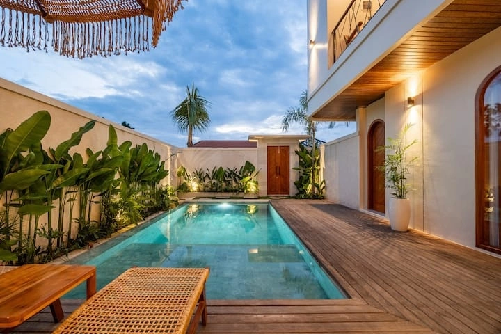Villa For Rent 3 Bed In Batu Belig Seminyak Bali PO-4051 — image 1