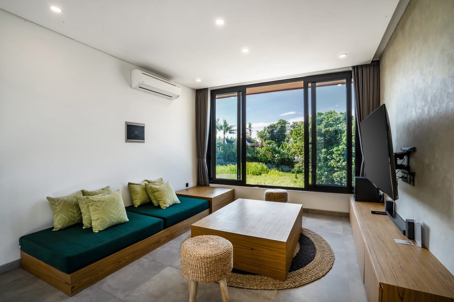 Available 3 bedroom in tanah lot — image 3