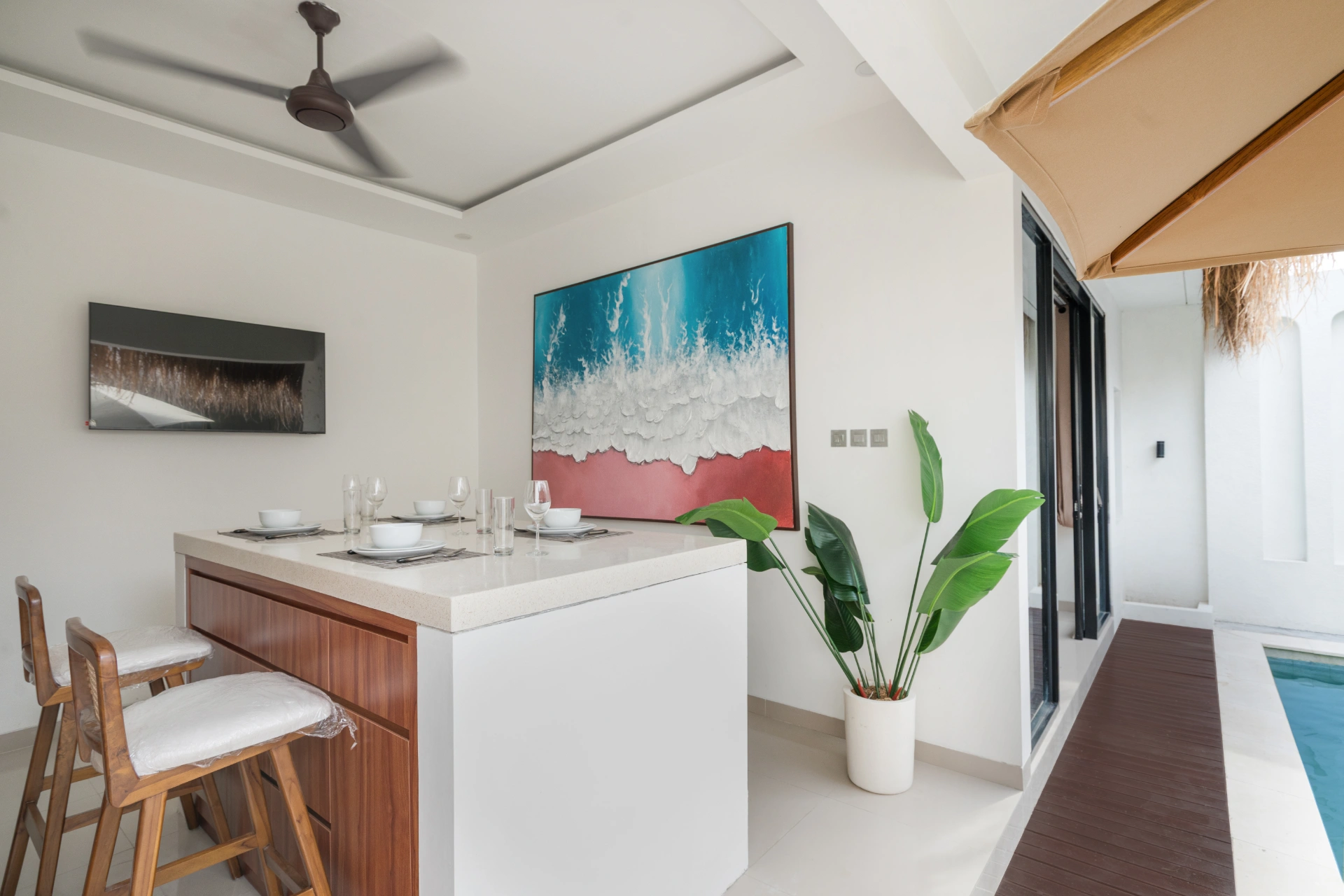 Queen - Designer 2BR Seminyak | Private Pool & Bathtub — image 4