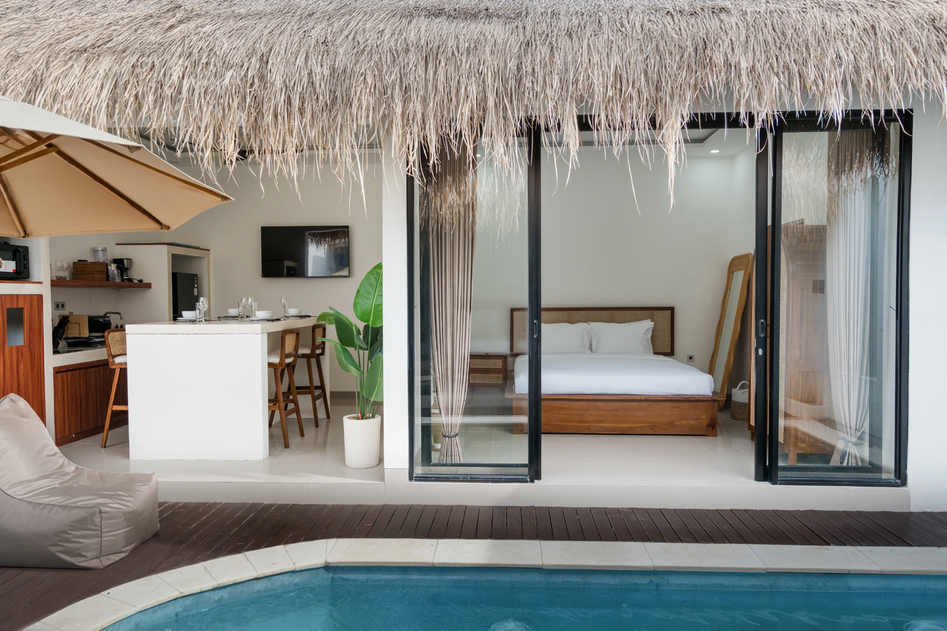Queen - Designer 2BR Seminyak | Private Pool & Bathtub