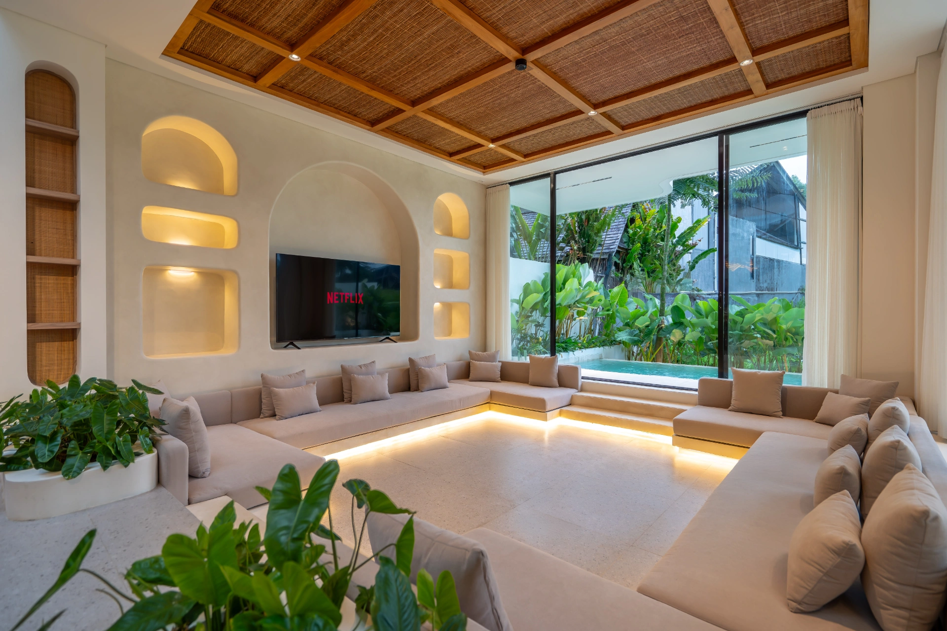 SONA 1 - 3BR Designer Paddy View Villa near Berawa Beach — image 1