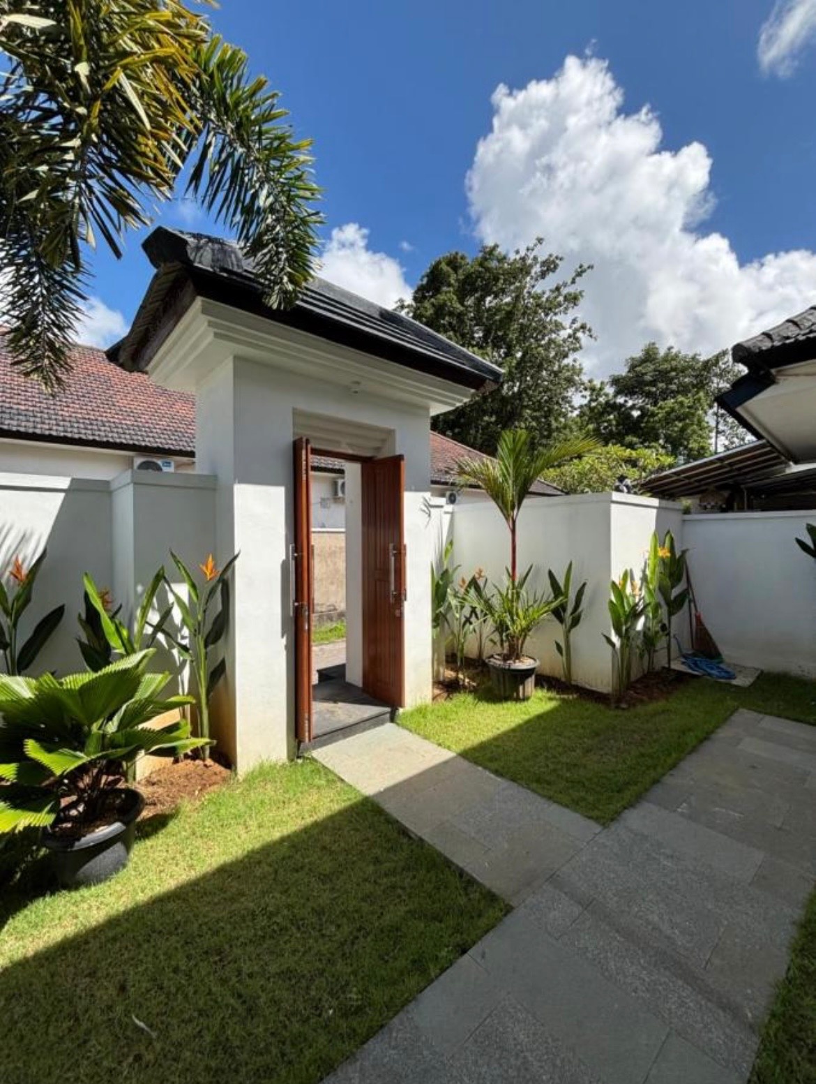 Villa — image 1