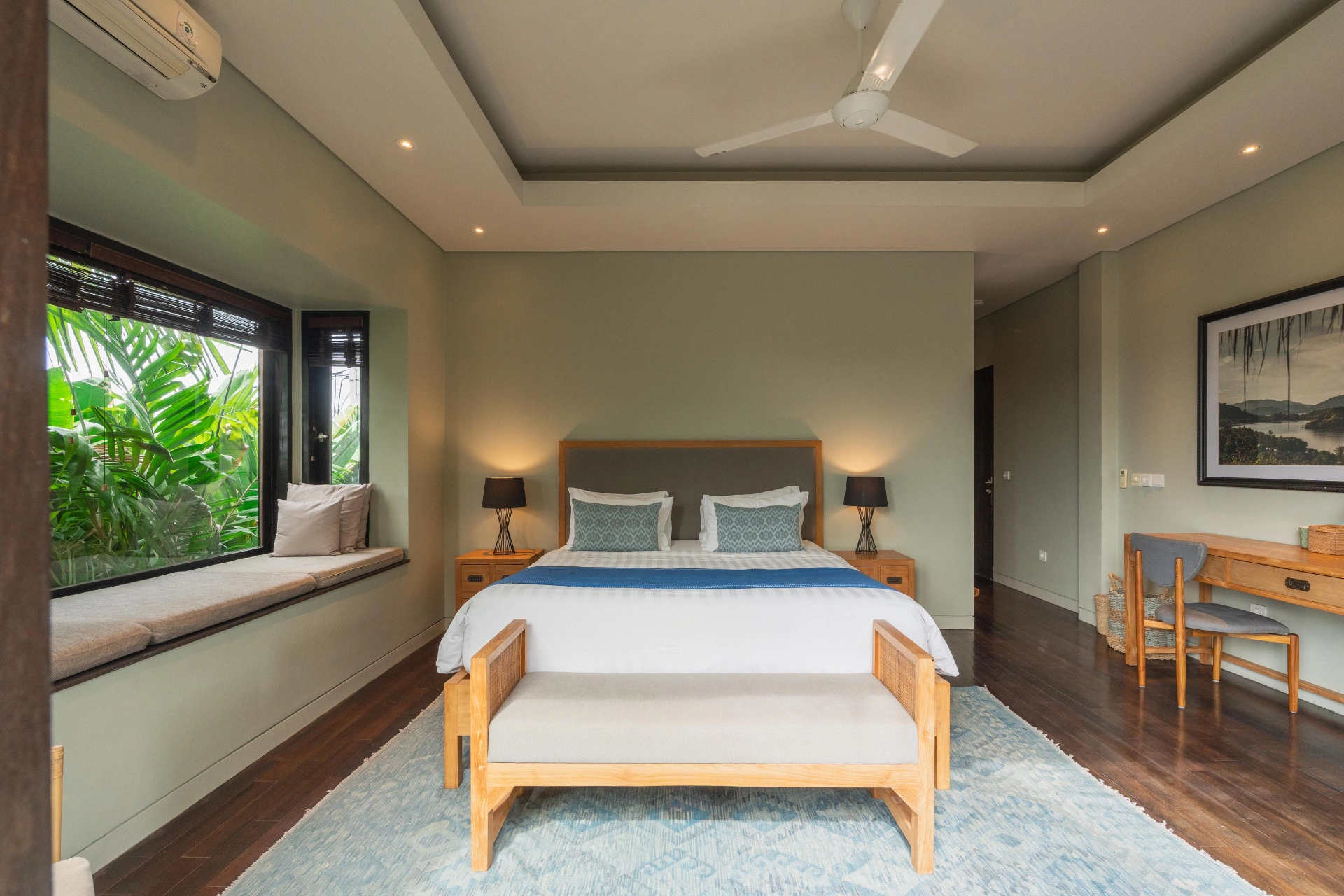 Villa Ixora - Spacious 4BR Villa near Canggu Beach & Restaurants — image 1