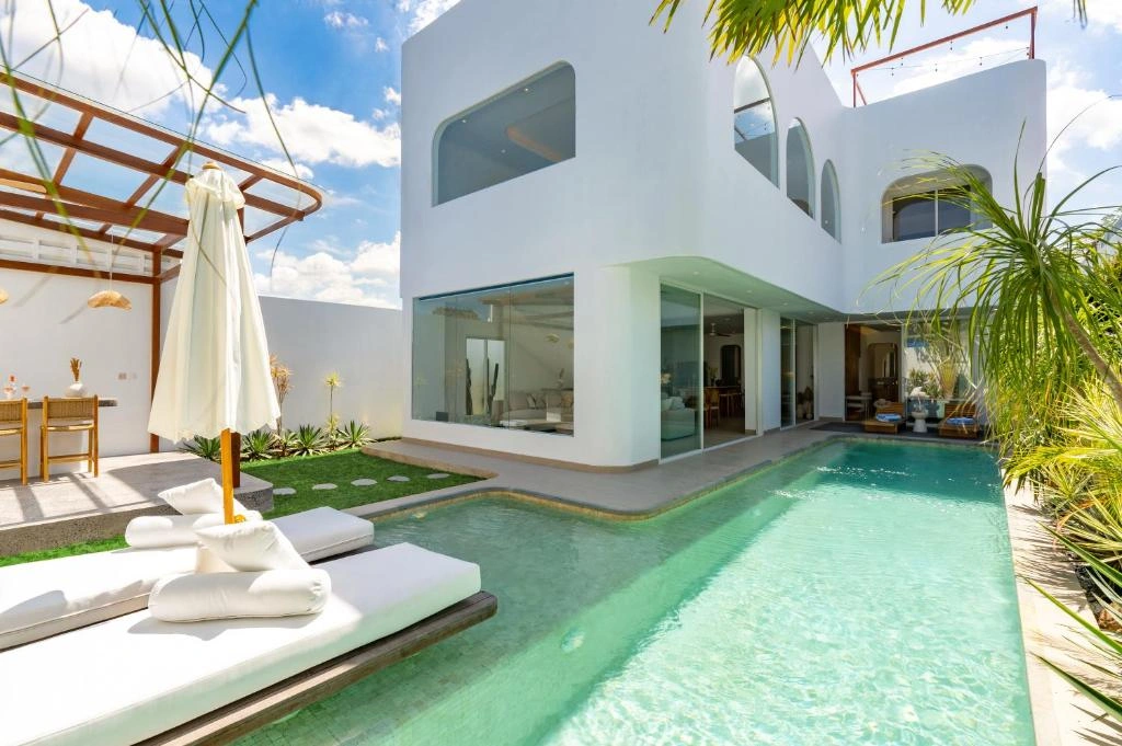 4 BR LUXURY VILLA IN CANGGU