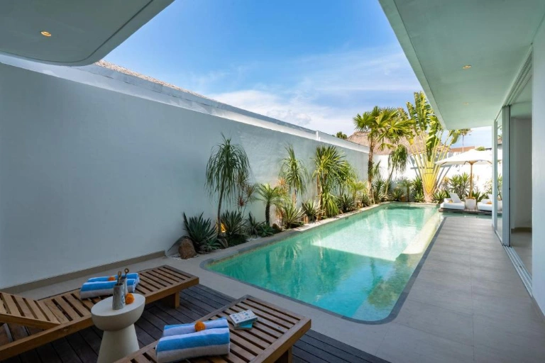 4 BR LUXURY VILLA IN CANGGU — image 2